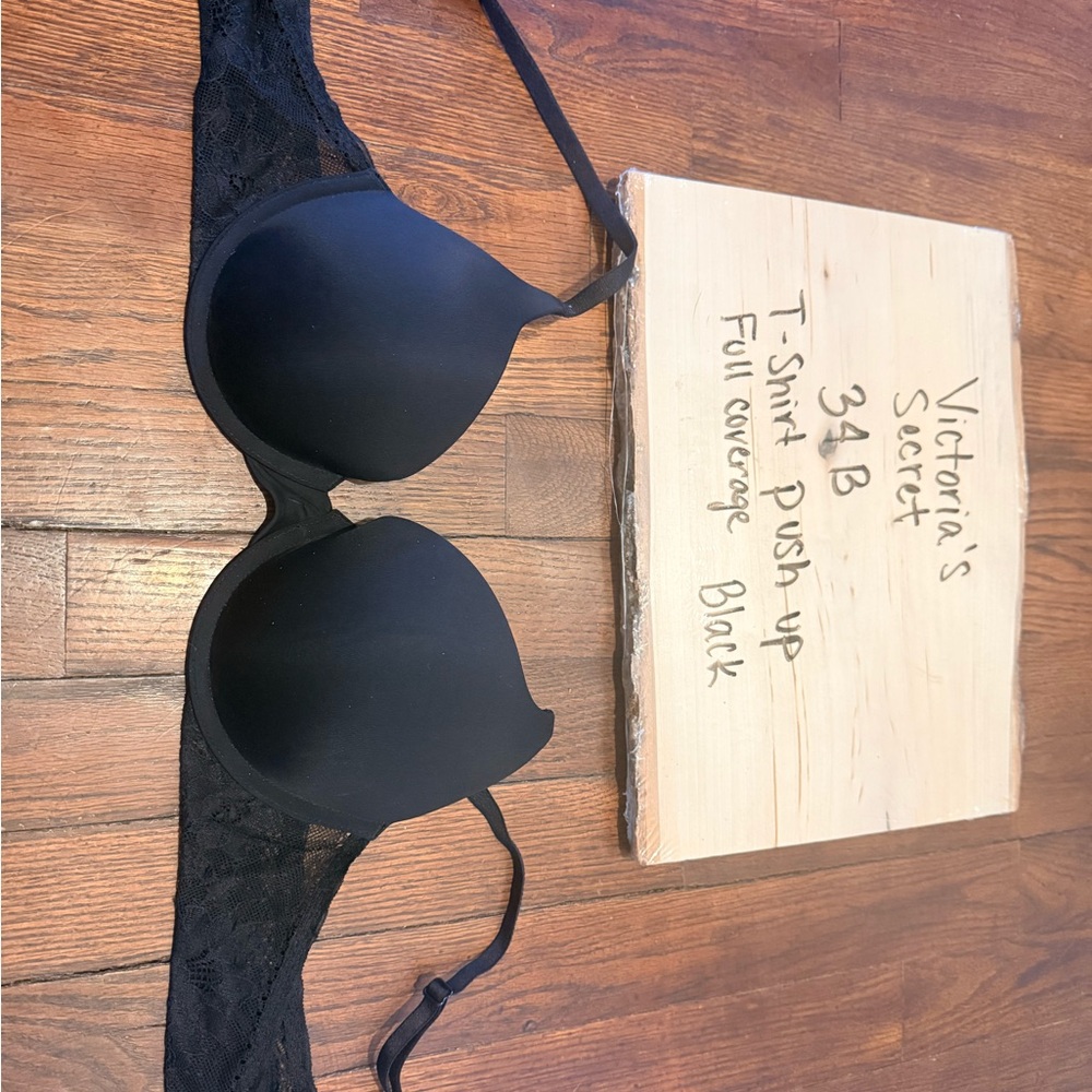 Victoria’s Secret t-shirt push up 34B